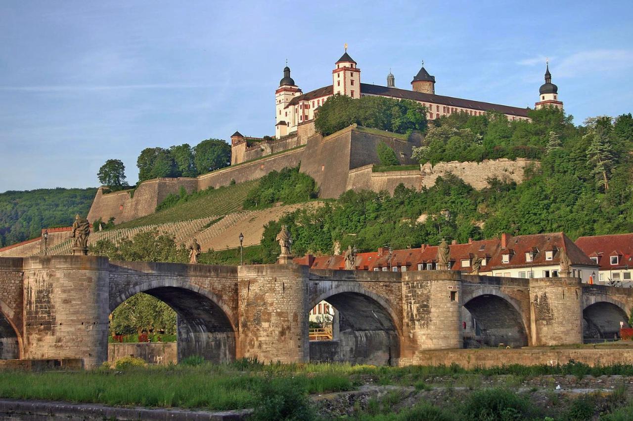 Xxx Fully Equipped Apartment Near Main Station! Würzburg Esterno foto